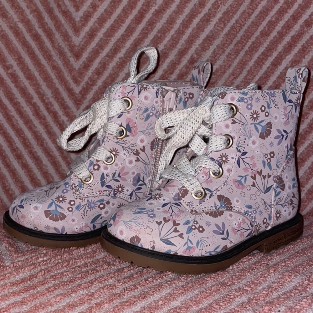 Brand New Cat & Jack Size 7 Baby/ Toddler floral Boots